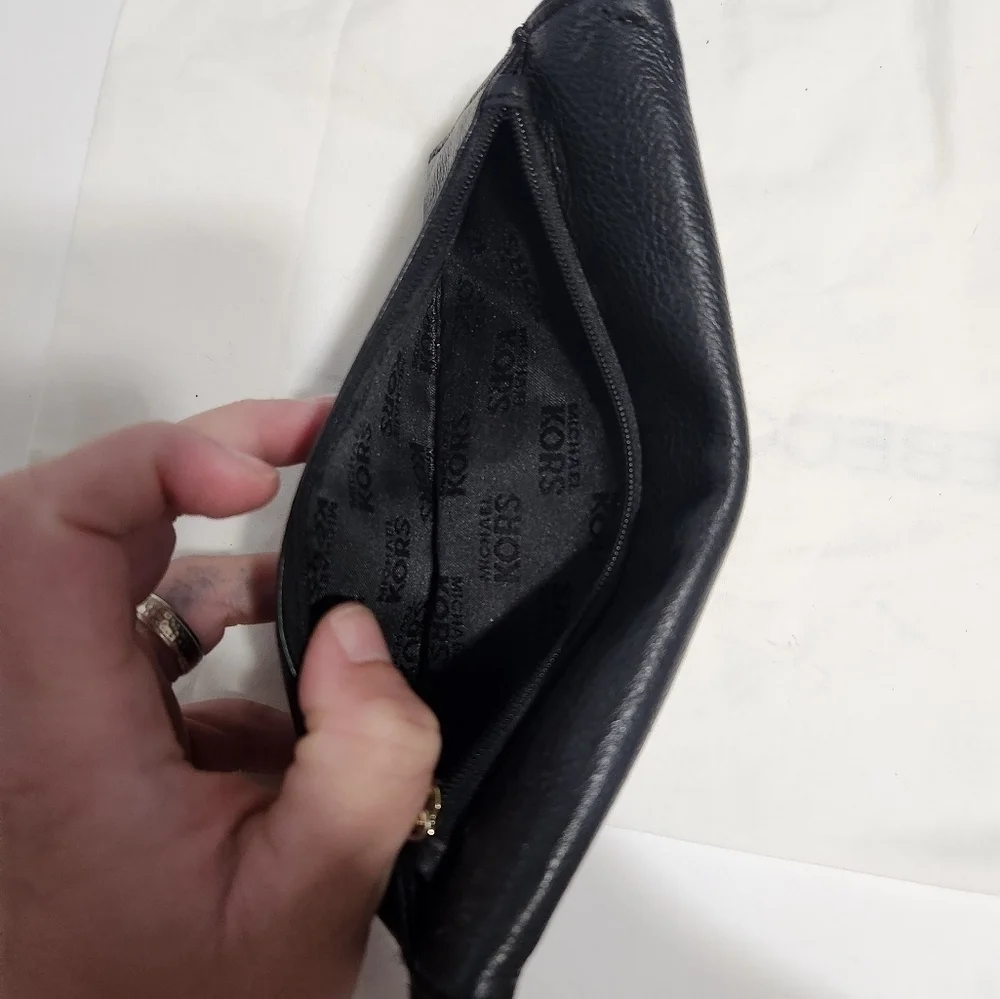 EUC Michael Kors Wallet (Blk Pebble Leather) 🖤✨️ - Picture 4 of 4